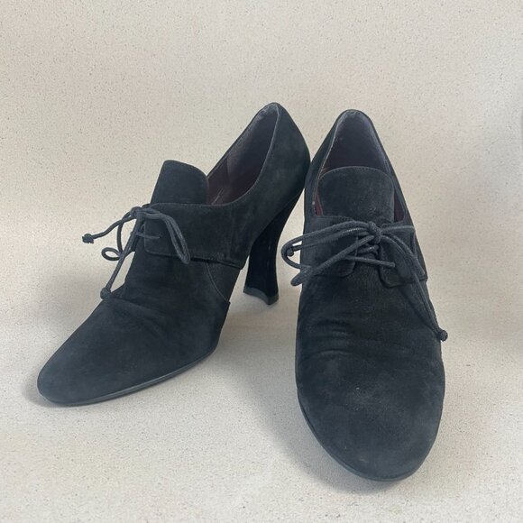 Pre-Loved STUART WEITZMAN Black Suede Pumps / Lace-up Heels - Size 7.5 - Picture 2 of 12